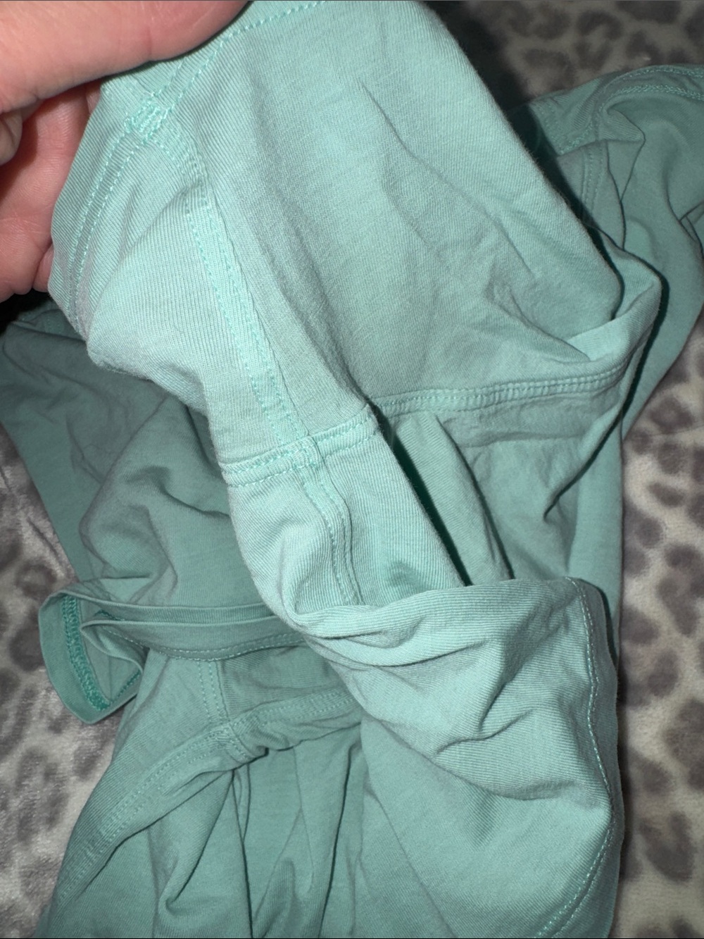 Lulu lemon Mint Green cropped Tee - Picture 4 of 4
